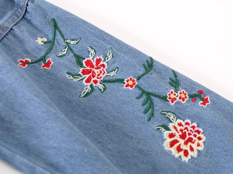 Женские джинсовые рубашки с цветочной вышивкой карманами и длинным рукавом - Фото №1