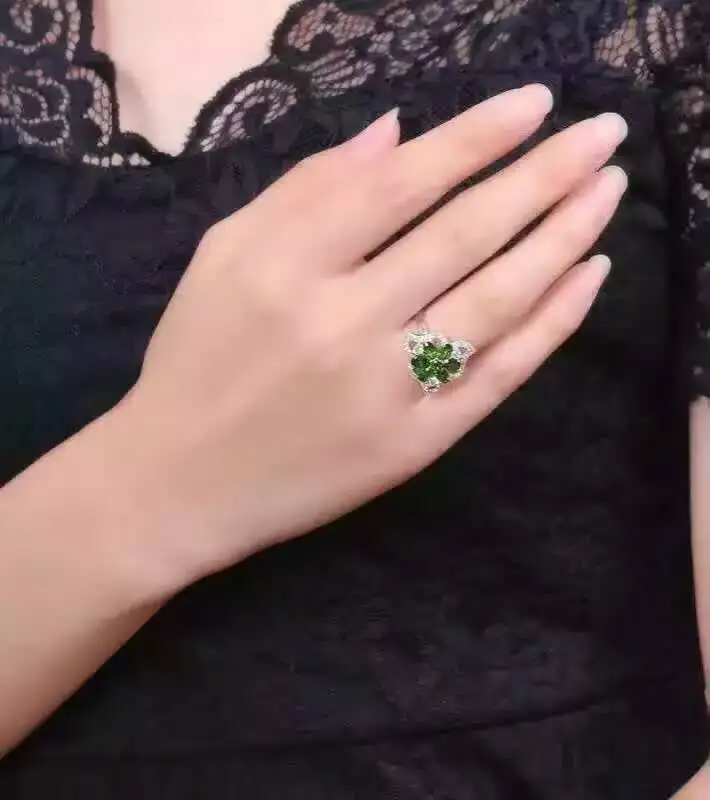 Натуральное зеленое кольцо из диопсида с драгоценным камнем натурального
