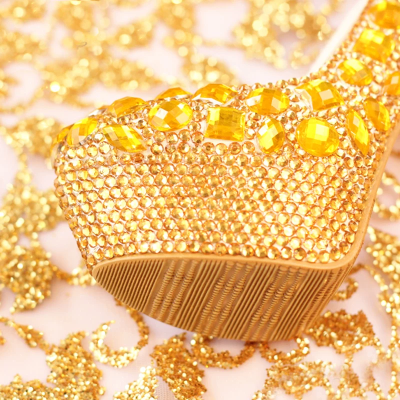 Женские туфли-лодочки на платформе высоком каблуке украшенные стразами