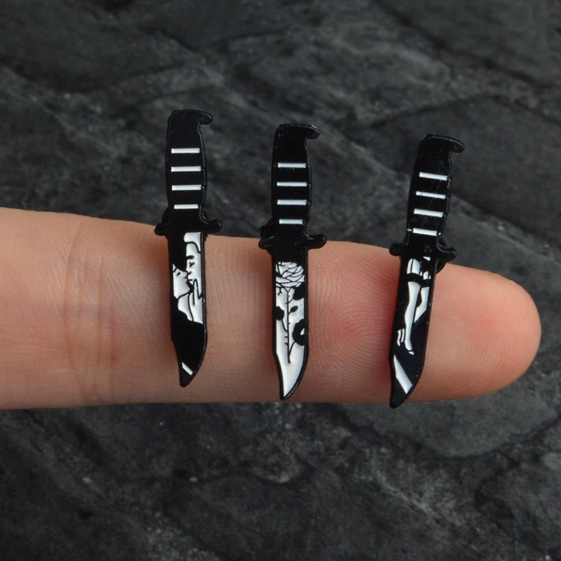 Броши в виде черного кинжала розы девушки леди ножки поцелуй нож эмалированная