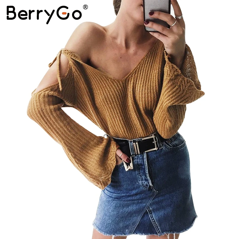 Женский трикотажный свитер BerryGo свободный с глубоким вырезом и