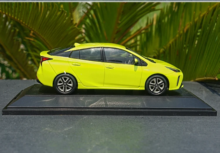 Оригинальная фабричная 1:30 TOYOTA PRIUS PHV игрушечная машинка из сплава, игрушки для детей, литая модель автомобиля, подарок на день рождения