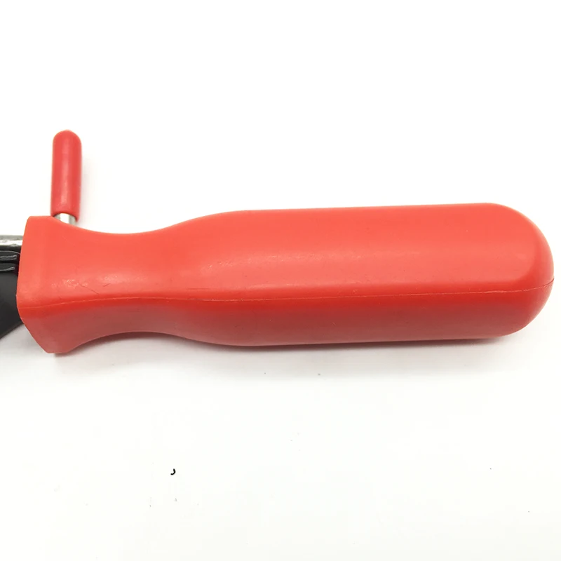 Шланговые зажимы Mainpoint ушного типа на системе охлаждения и вакуумном шланге CV