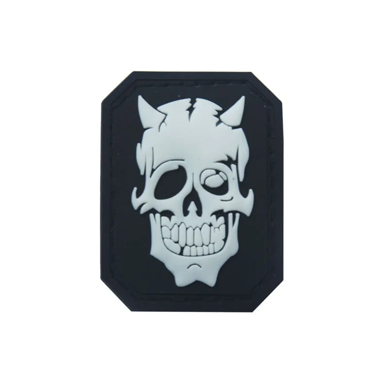 Светится в темноте Череп боевой дух Высококачественная нашивка ПВХ череп