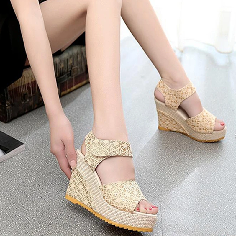 Лидер продаж Новинка Модные женские пляжные сандалии из искусственной кожи на