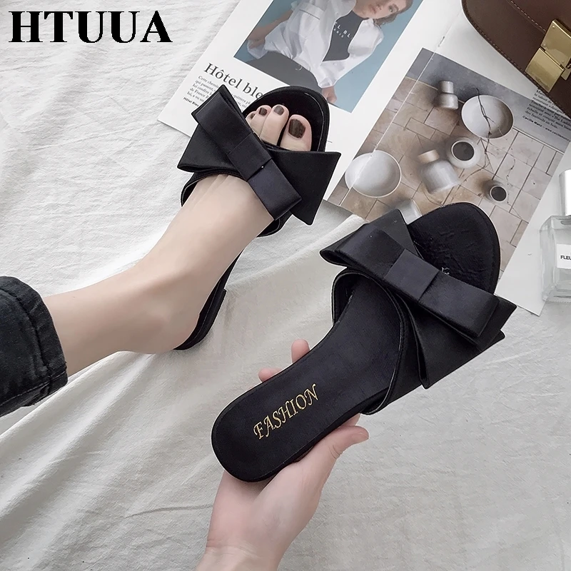 HTUUA/Новинка 2019 года модные атласные женские шлепанцы с бантом Летняя обувь на