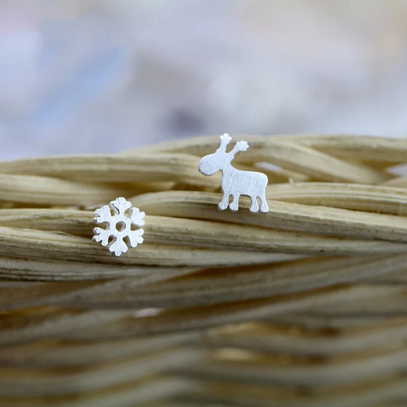 Снежинка Рождественский олень матовые серьги sv Асимметричные маленькие милые