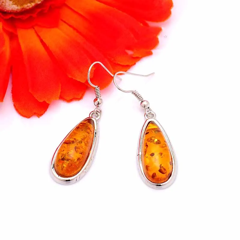 Комплект украшений из колье и серёг с серебряным покрытием |