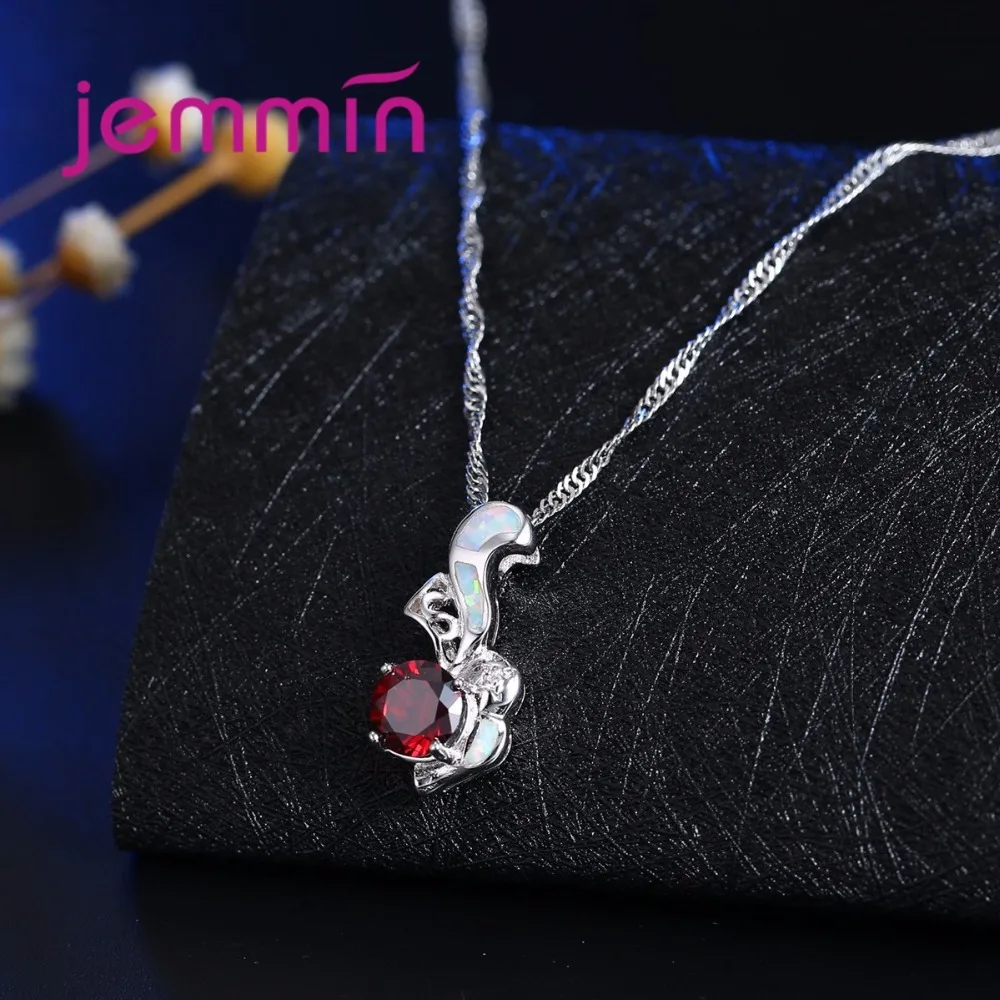 Ожерелье из опала с четырьмя зубцами и большими красными кристаллами Новое