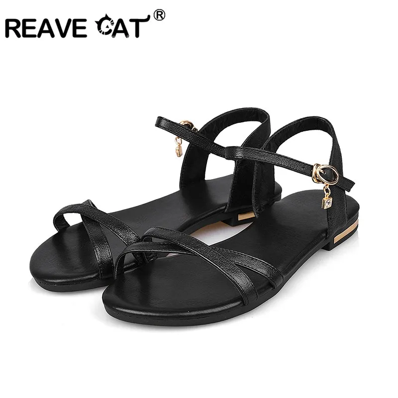 Женские сандалии из натуральной кожи REAVE CAT на плоской подошве с ремешком и