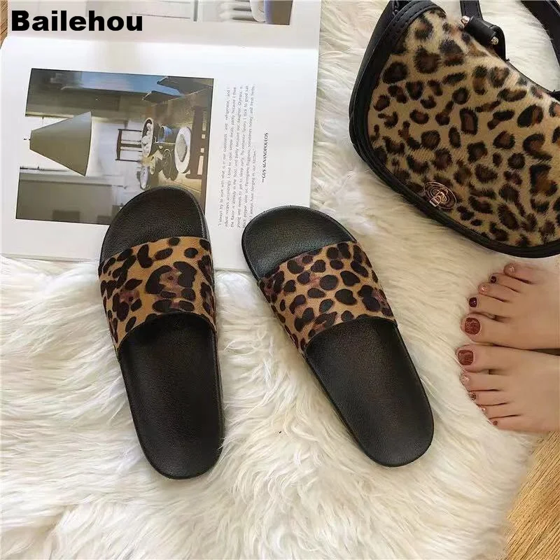Шлепанцы Bailehou женские леопардовые сланцы пляжные сандалии на платформе без