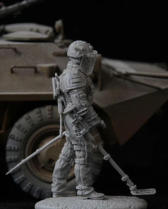 Неокрашенный набор 1/35 Современная подставка для российских разведчиков