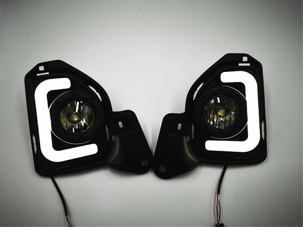 Автомобильный мигающий светодиодный комплект дневного хода и туманной фары LED 12V ABS для Toyota Hiace 2014 2015 2016 2017 2018 с поворотным сигналом.