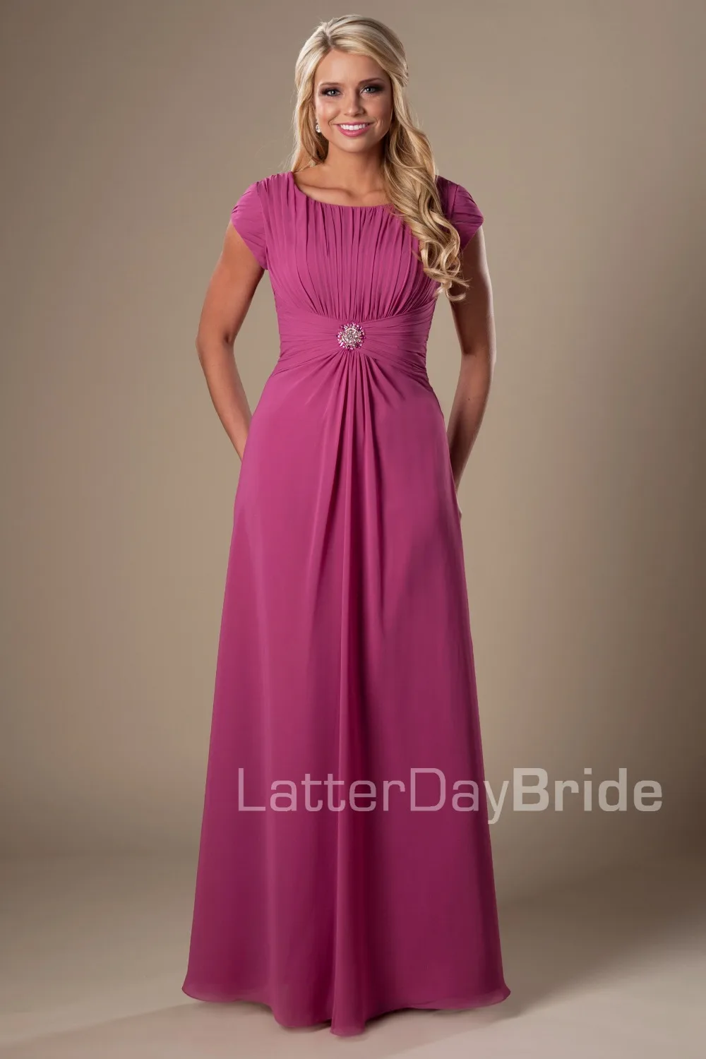 Пурпурный шифоновое длинное скромные платья для подружки невесты с длинными