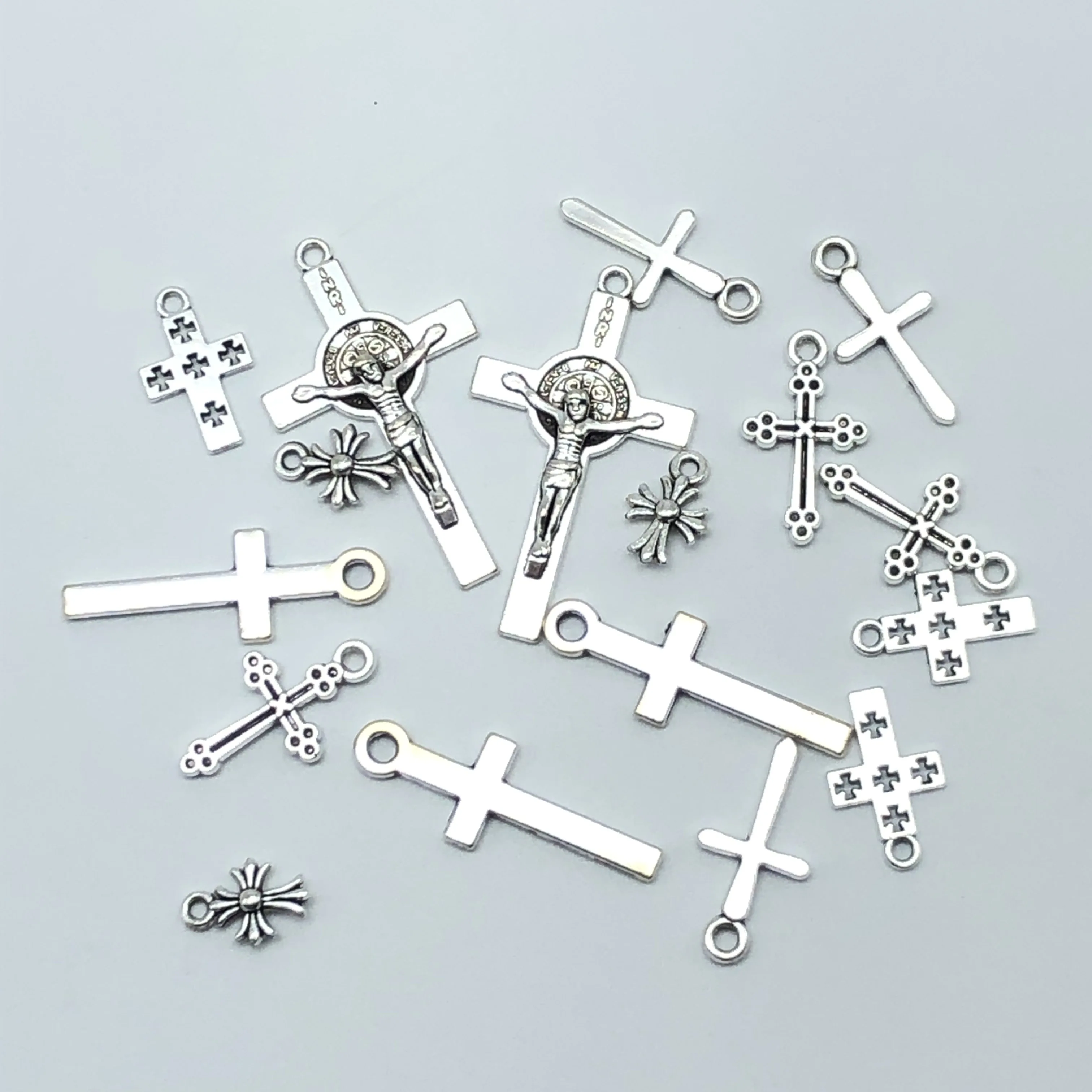

30pcs Tibetan silver mixed Christian Jesus cross alloy pendant amulet DIY necklace bracelet for men and women accessories