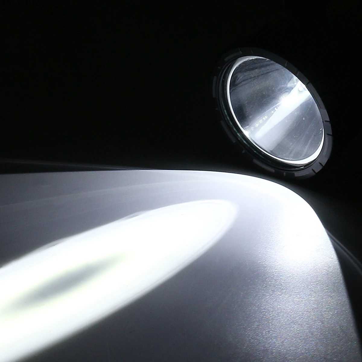 

High Power Super Bright LED Searchlight Outdoor Handheld Portable Spotlight Lantern Rechargeable Flashlight USB Long Shots Lamp