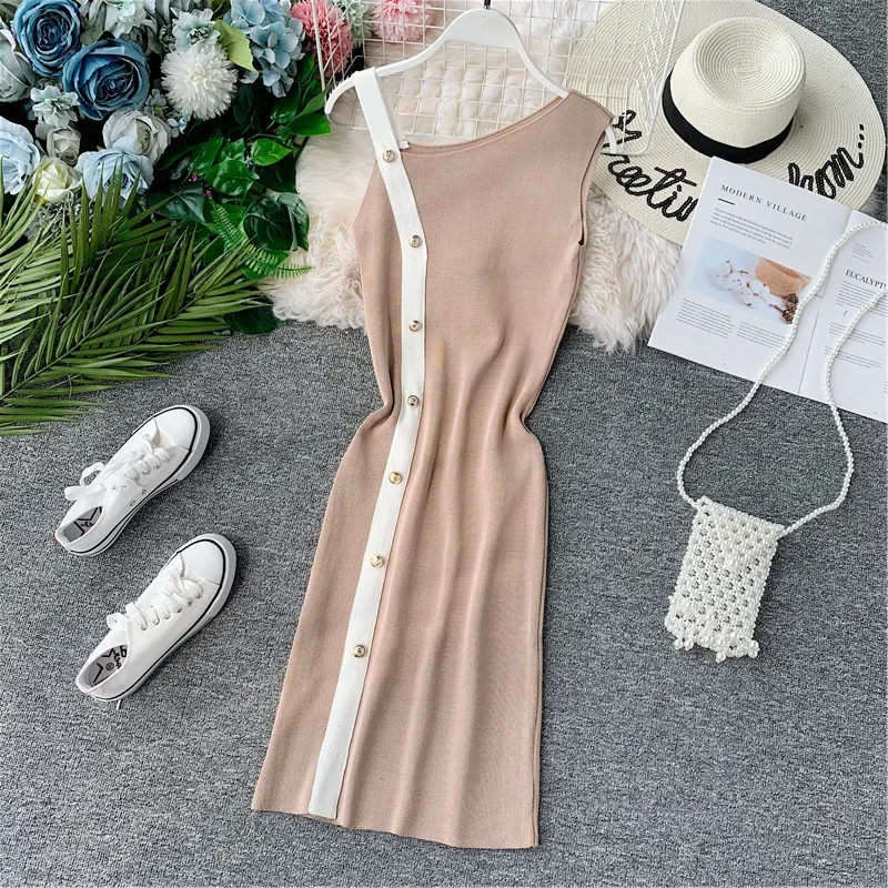 Винтажное облегающее трикотажное платье-карандаш средней длины на пуговицах