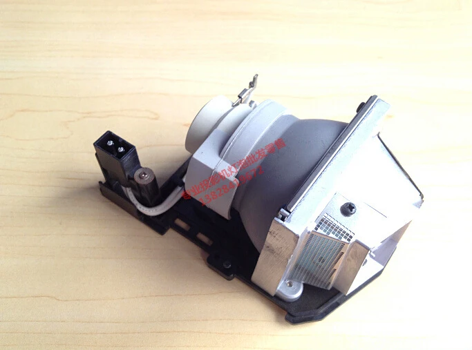 Оригинальная неизолированная лампа с корпусом SP.8FB01GC01 для проектора OPTOMA EX762