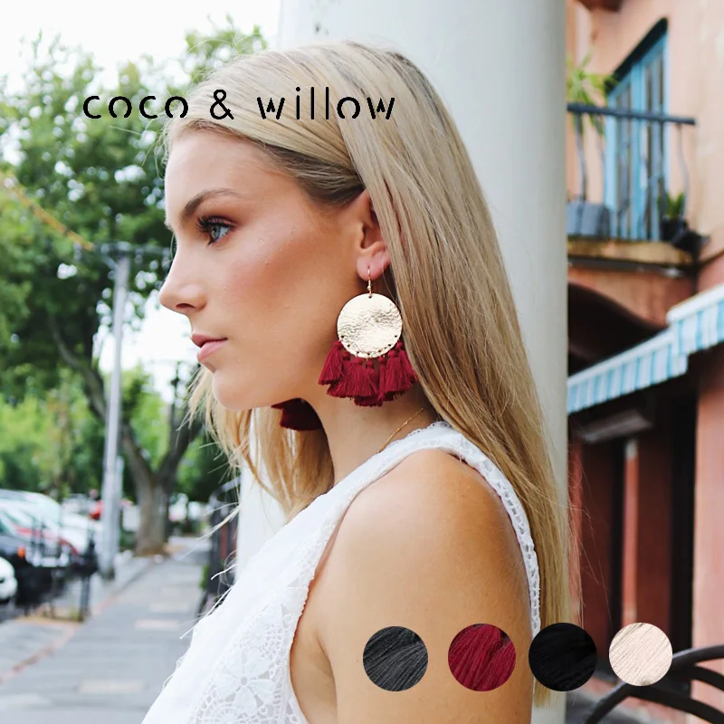 Coco &amp Willow Золотой металлический диск серьги с кисточками эффектные висячие