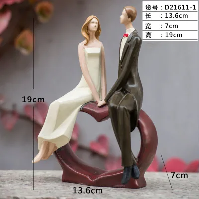 

European-style character betrothal and wedding wine cabinet decoration Send boudoir honey home decoration Statues