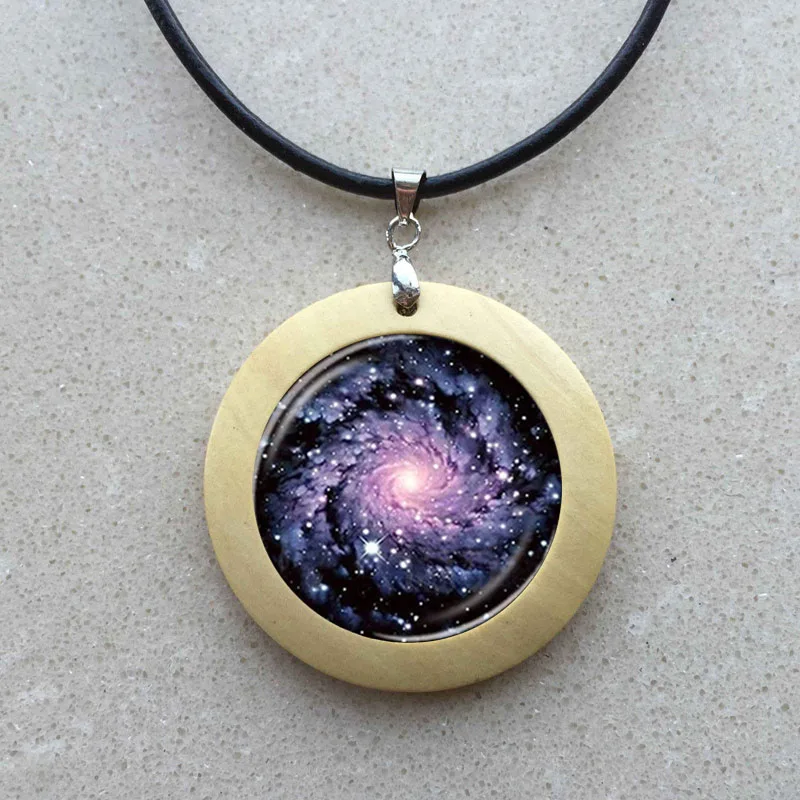 Ювелирное изделие с подвеской в виде туманности из натурального дерева ожерелье
