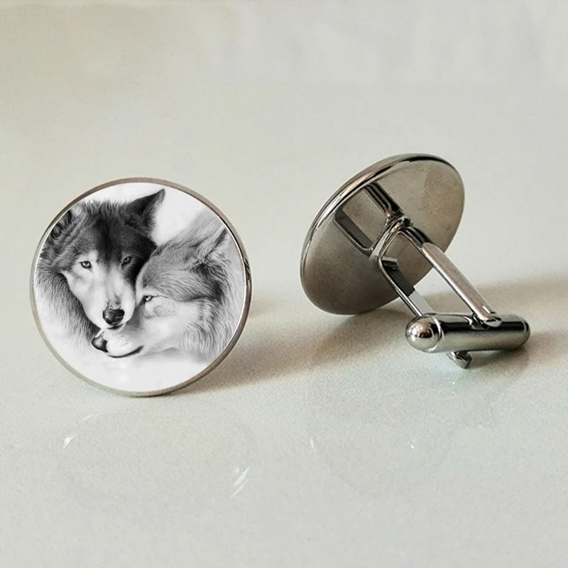 

Wolf cufflinks glass cufflinks business shirt cufflinks men's gifts handmade personality pictures private custom
