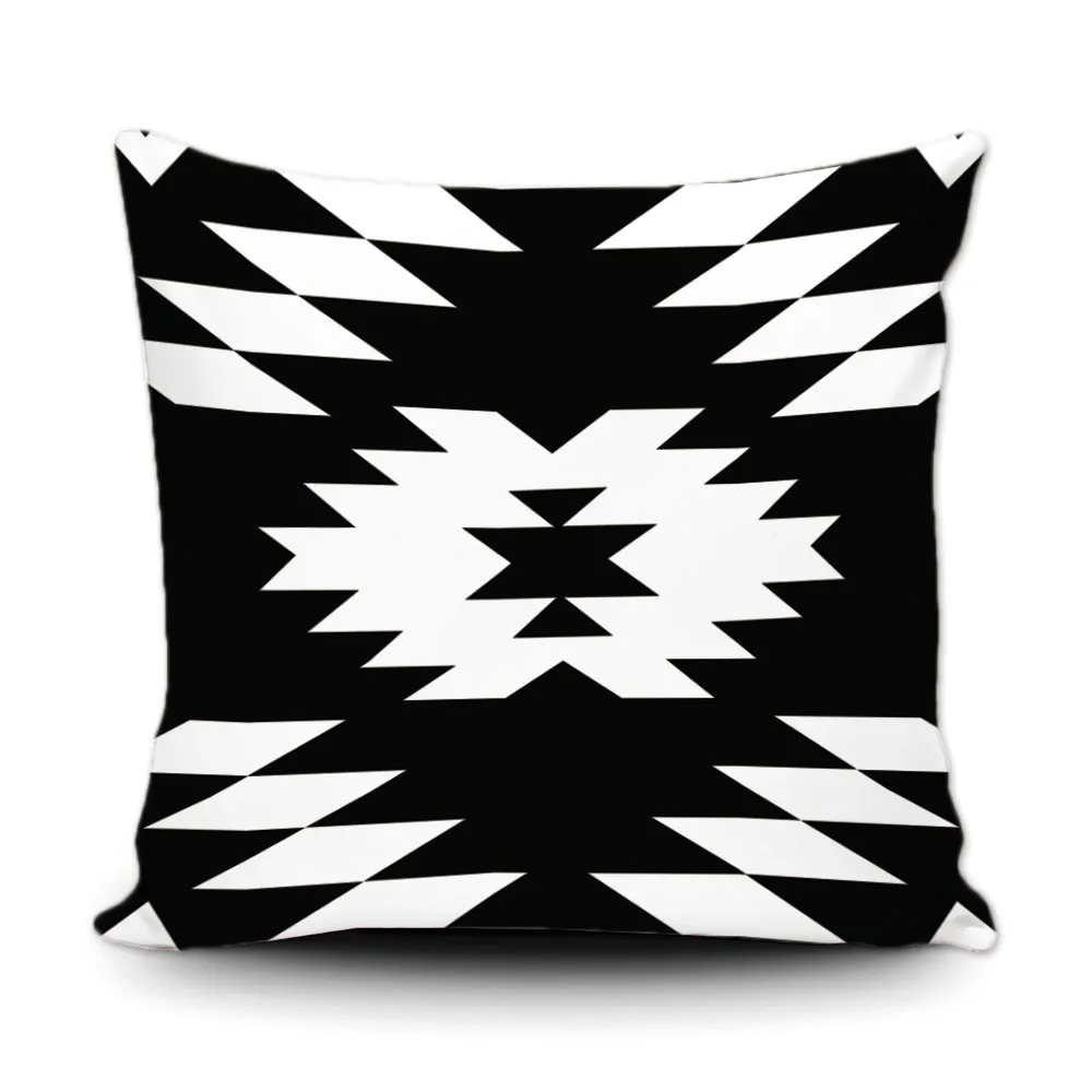 Черно белая декоративная подушка с геометрическим рисунком винтажная для дивана