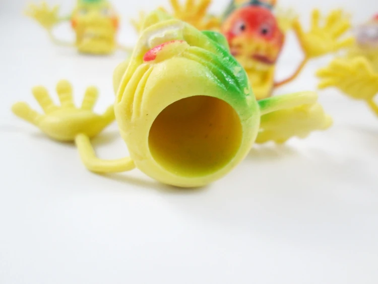 

Wholesale 60pcs/lot Kinds Novel PVC Big Size Yellow Funny Old Man Finger Puppet For Telling Stories Halloween Kids Funny Toy