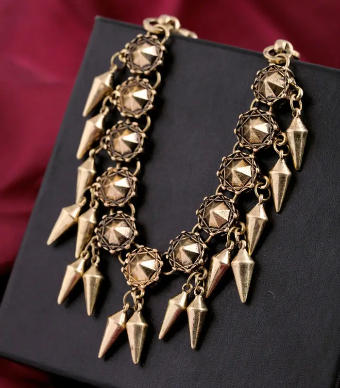 Оптовая цена цинковые ювелирные изделия для продажи ожерелье с шипами кисточкой