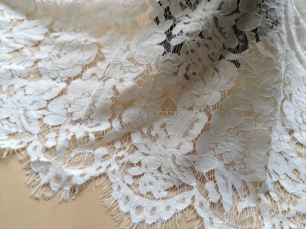 Великолепная Alencon кружева ткань в кремово белый с фигурным краем для свадебная