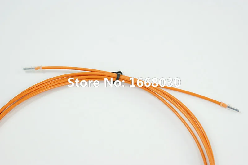 Большинство оптоволоконных автомобильных аудиокабелей с пластиковым штырем для