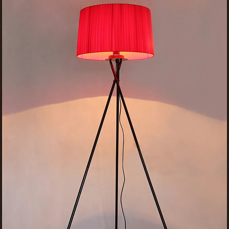 Новый современный минималистичный напольный светильник с 3 ножками и штативом
