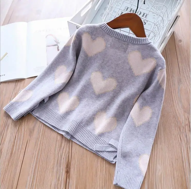 Одежда для маленьких девочек вязаный кардиган с сердечками детская одежда