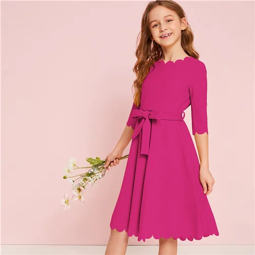 Розовый SHEIN Kiddie/однотонное праздничное платье с зубчатым подолом для девочек с поясом, г., летние детские платья с высокой талией, милое ТРАПЕЦИЕВИДНОЕ расклешенное платье до колена - Цвет: Розовый