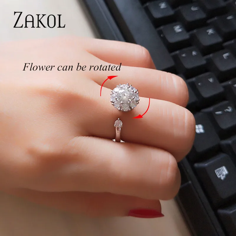 Женское кольцо ZAKOL регулируемое с вращающимся цветком и кристаллом циркония FSRP253