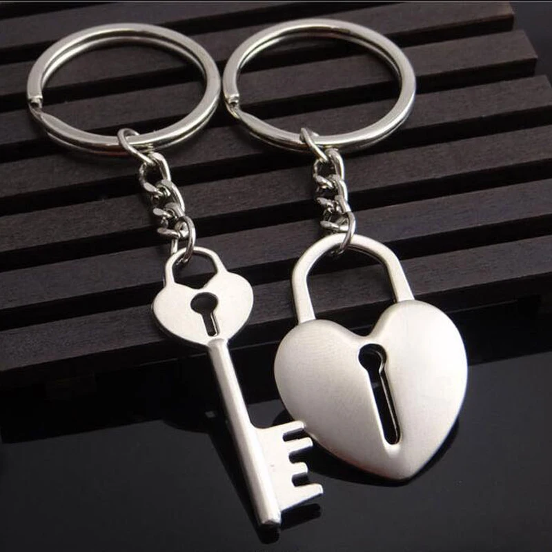 

Новинка, парный брелок для ключей, брелок в форме сердца, повседневный подарок на тройную годовщину, персонализированные подарки для пары