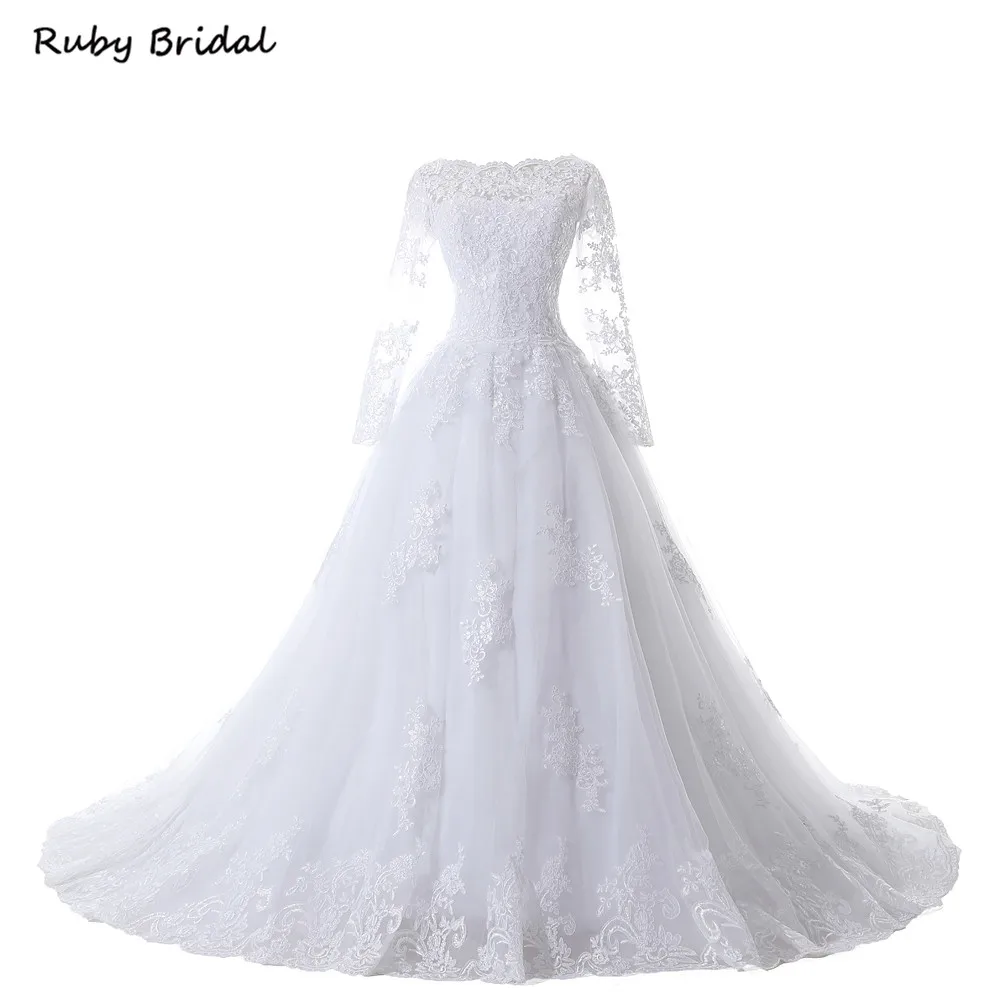 Свадебное платье рубинового цвета бальное с глубоким круглым вырезом и длинным