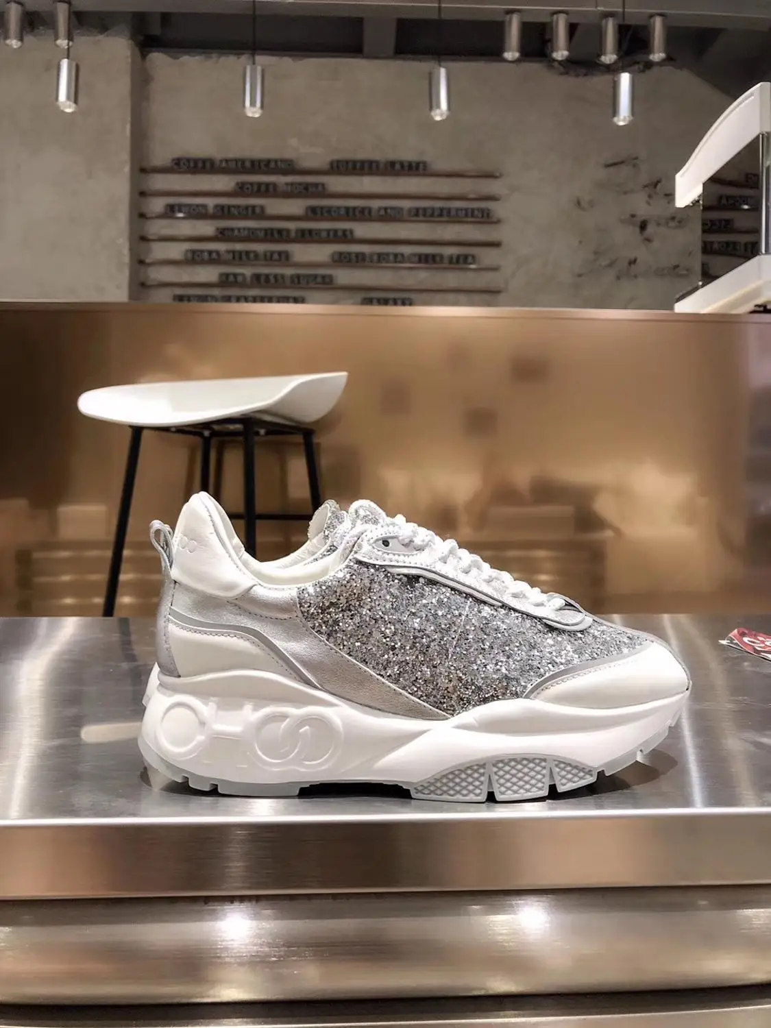 Спортивная женская обувь Новинка 2019 года брендовая модная блестящая ткань