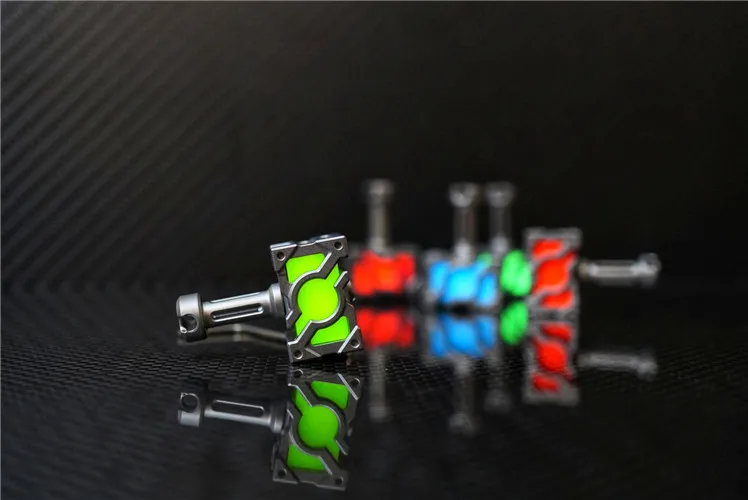 Grass green EDC светящиеся самоосвещающиеся бусины из титанового сплава кулон Паракорд уличные украшения снаряжение для кемпинга EDC инструменты - Цвет: Grass green