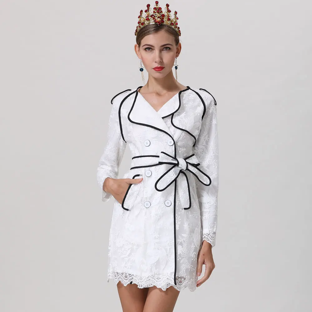 Женское двубортное платье с цветочной вышивкой белое рукавом на запястье