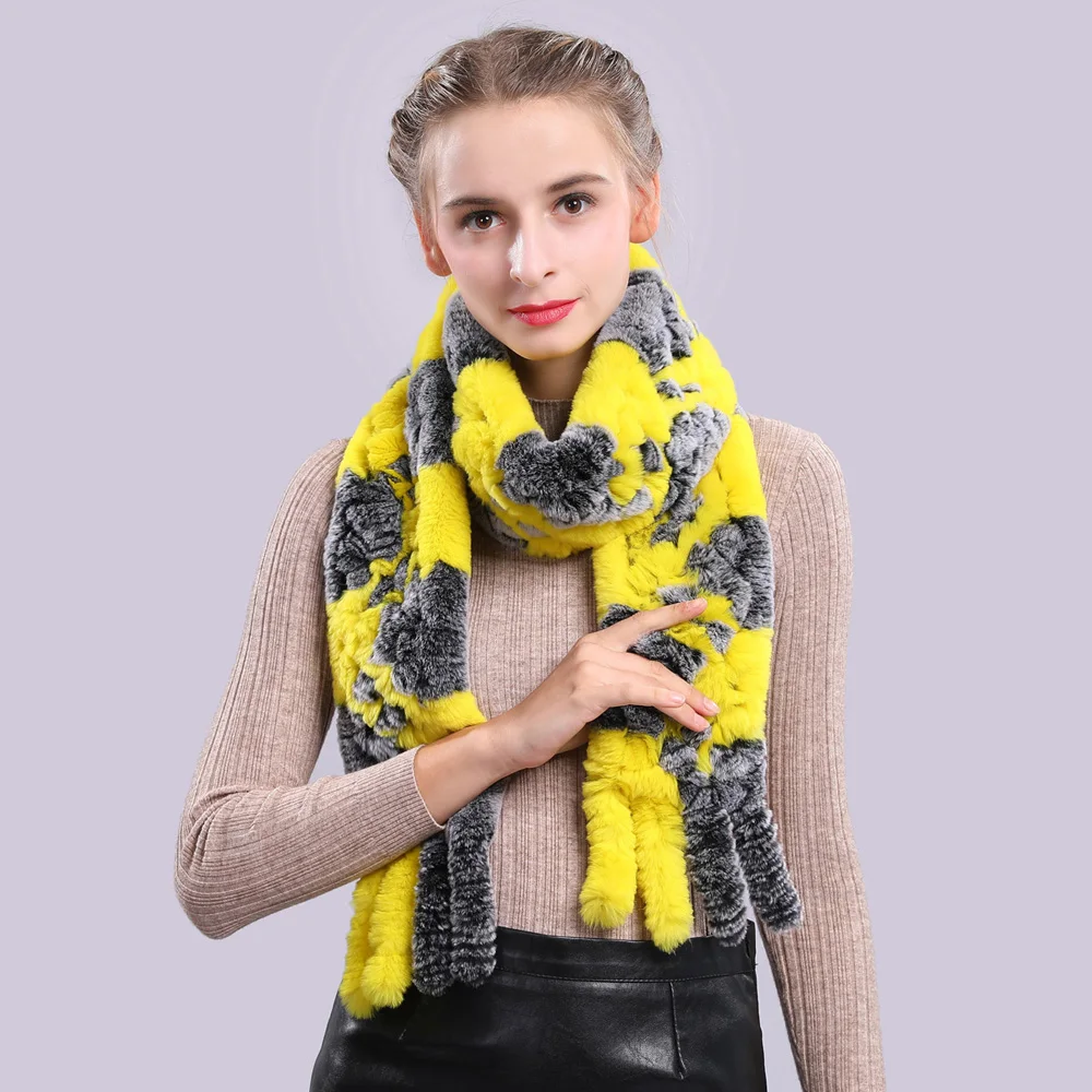Шарф женский из натурального кроличьего меха зимний 2021 с кисточками теплый