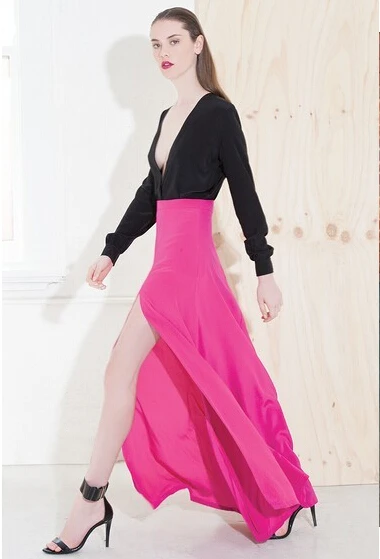 Женская длинная юбка макси с разрезом летняя эластичная розового и синего цвета