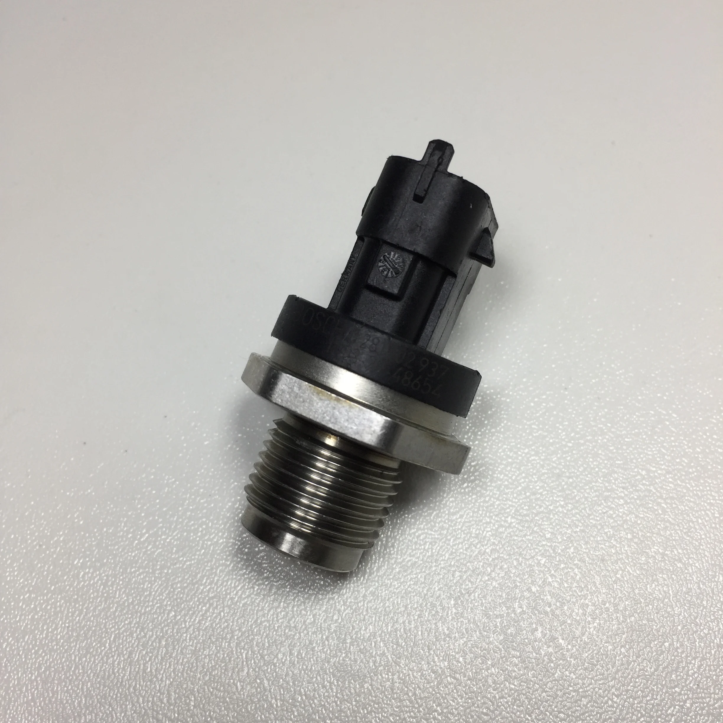 Оригинальный датчик давления топливной рейки OEM 1800 бар 0281002937 0 281 002 937 для VOLVO Iveco Man
