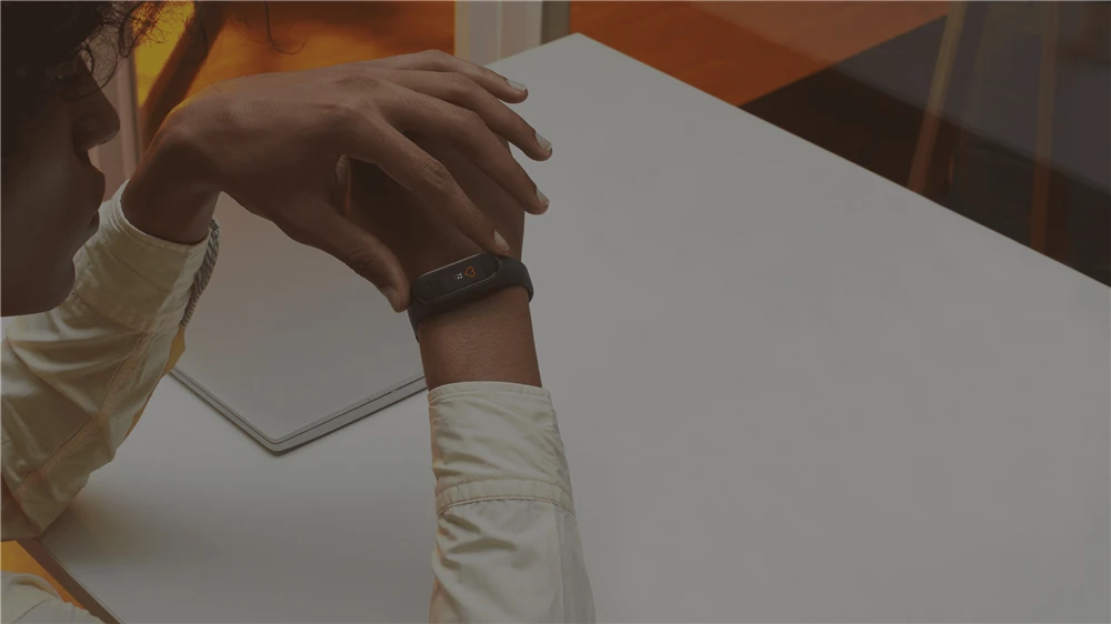Xiaomi mi Band 4 смарт-браслет mi band 50 м Водонепроницаемость 2.5D Закаленное стекло цветной экран оригинальные часы мониторинг здоровья