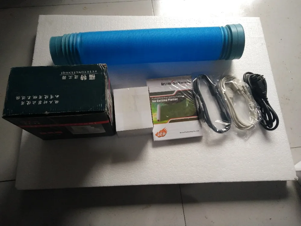 Китай CO2 лазерный виниловый рулонный режущий граф плоттер 1360 мм с программным