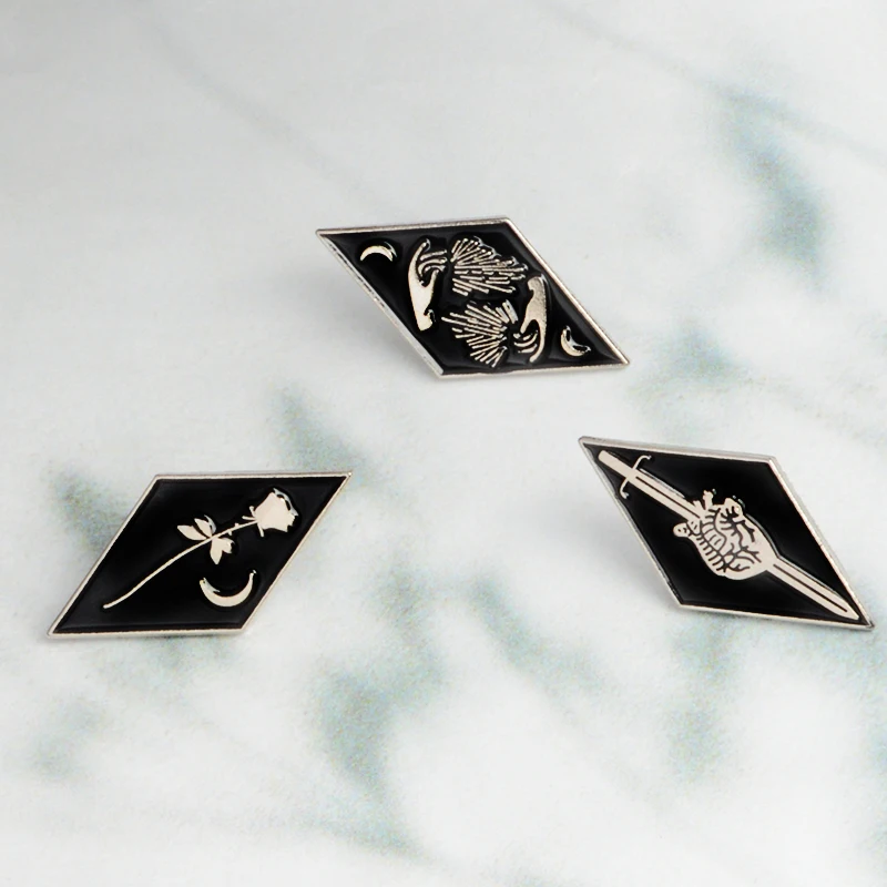 

Punk Trendy Heart Dagger Rose Moon Hand Goth pins Punk Pins Hard enamel pin Badges Brooches Men women Accessories