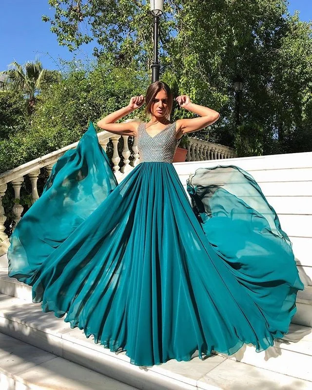 Женское офисное платье с v-образным вырезом макси на бретельках без рукавов