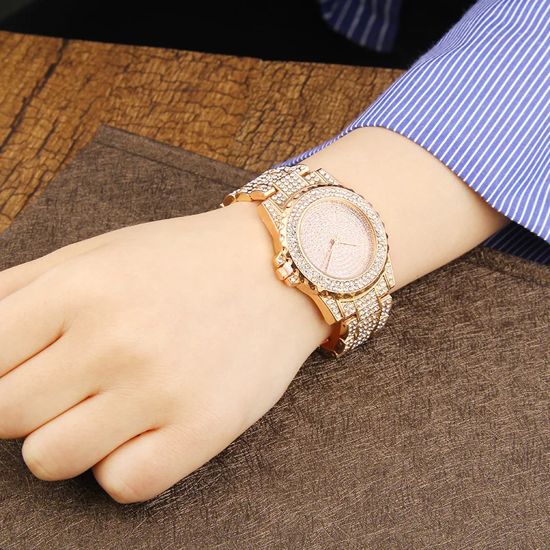 Женские кварцевые наручные часы полностью покрывающие стразы Серебристые из