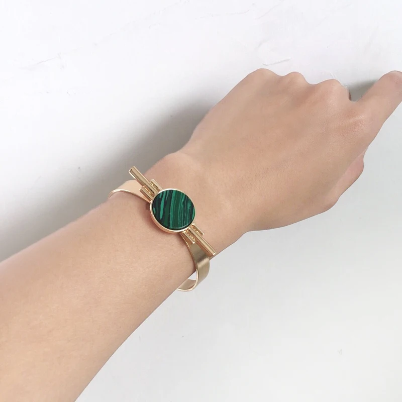 

2018 vintage fashion exquisite bracelet Stone bracelet green. Black. White. Bracelet exaggerated decorative pattern bracelet