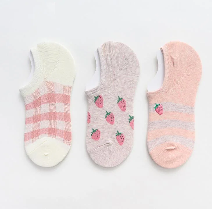 strawberry boat sock 3 пар/лот, милые хлопковые носки с животными для женщин, короткие носки с фламинго, жирафом, невидимые носки-башмачки для девочек, чулочно-носочные изделия, забавные носки - Цвет: strawberry boat sock
